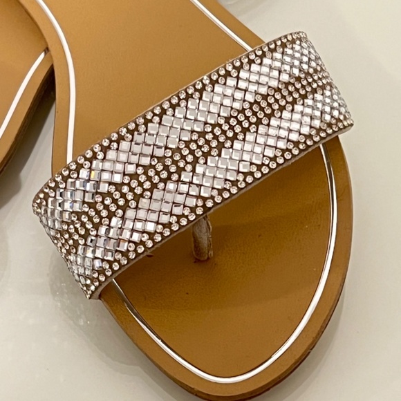 New Aldo Silver Sparkly Sequin Flat Sandals Size 6. - Picture 2 of 7